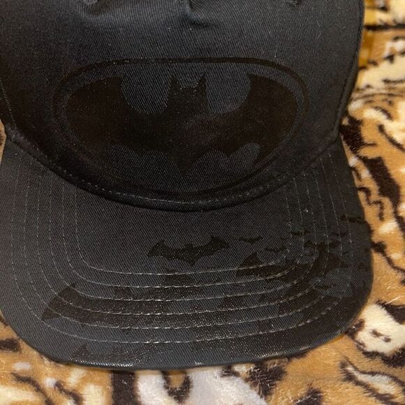 Batman Black w/Ghost Bats SnapBack Hat DC Comics Gotham Youth OSFM New - Picture 6 of 11